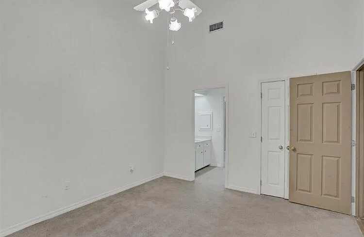 207 Northtown Dr — Photo 4