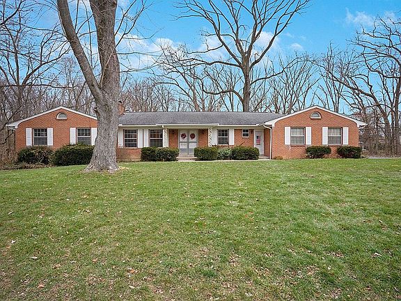 3rd image of 3824 Hillview Dr