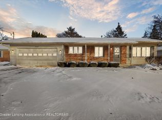 1005 S Swegles St, Saint Johns, MI 48879