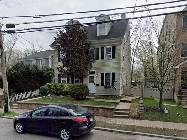 54 E 2nd St, Moorestown, NJ 08057