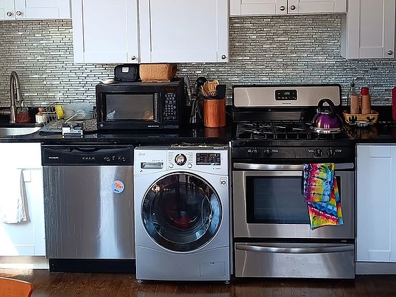 3rd image of 856 W George St APT 2