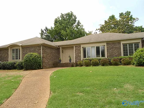 931 Whiting Dr SE Photo 1