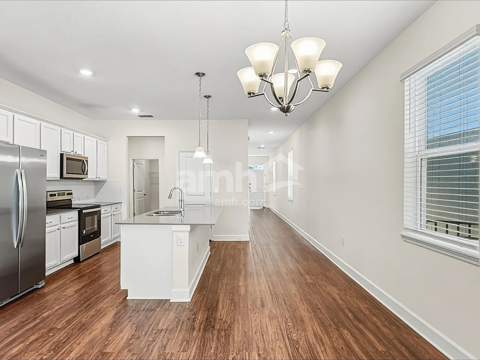 3 bed, 2.0 bath, 1588 sqft, $2,425 — Photo 4