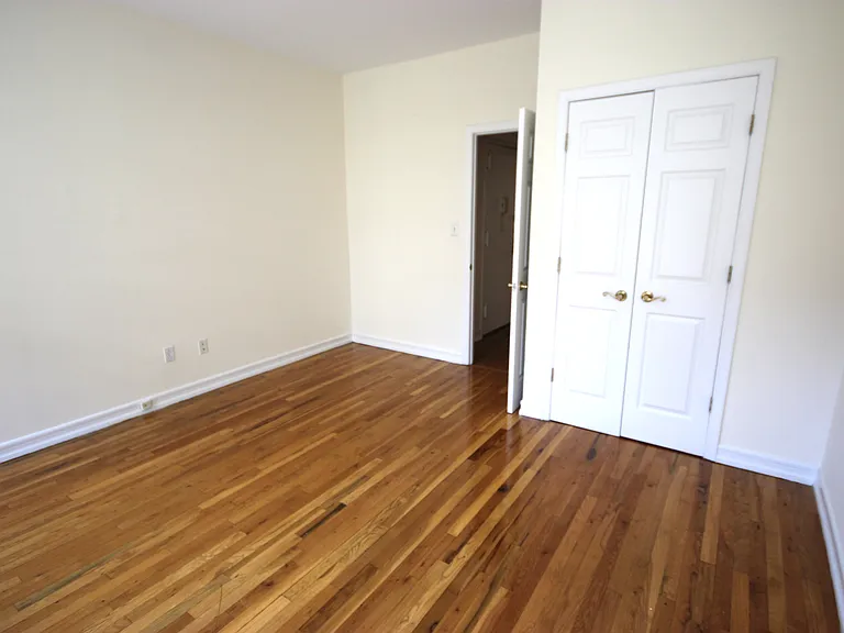 443 W 50th St #4E — Photo 6