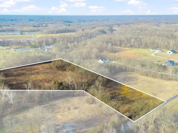 8 Summit Rd, Batavia, OH 45103