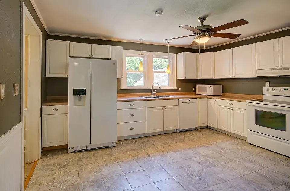 227 Sherman CT — Photo 4