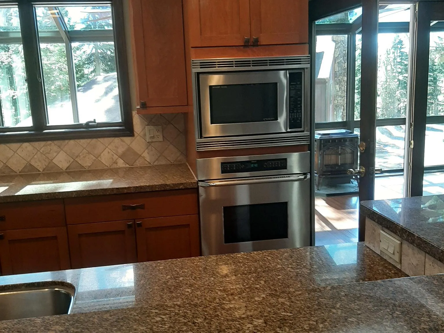 3 bed, 1990 sqft, $5,100 — Photo 2