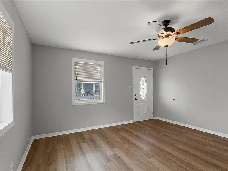 2406 E Clark St — Photo 40
