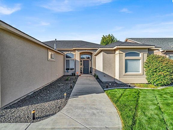 2nd image of 8804 W Clearwater Pl