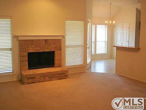 2nd image of 3201 Canary Ln