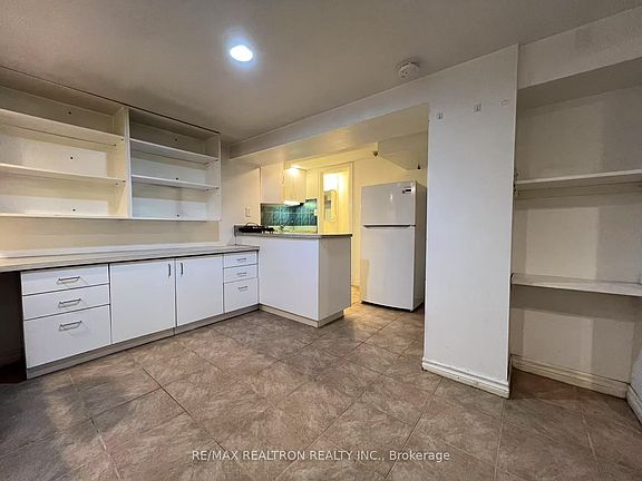 3rd image of 108 Admiral Rd #6