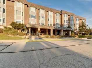 2500 Archbury Ln, Park Ridge, IL 60068