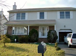 30 Ned Ct, Sewaren, NJ