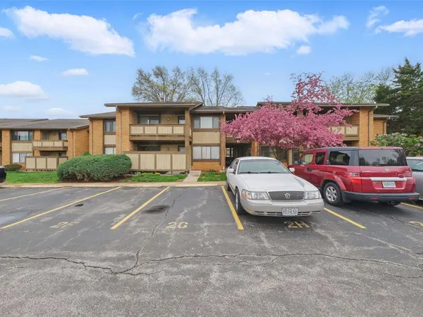 2 Fairways Cir APT I, Saint Charles, MO 63303