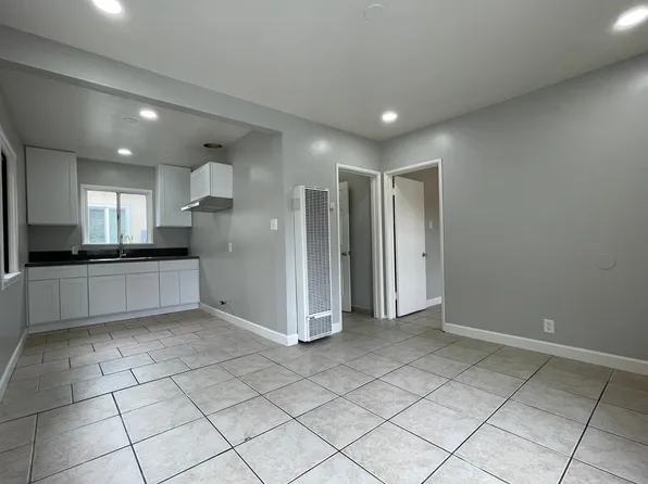 10120 California Ave APT D, South Gate, CA 90280
