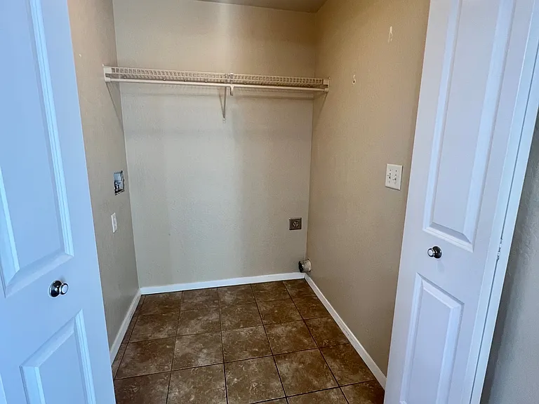 173 N Royal Ave — Photo 19