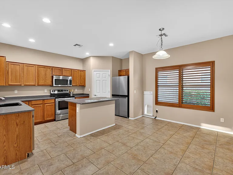 921 W Dana Dr — Photo 5