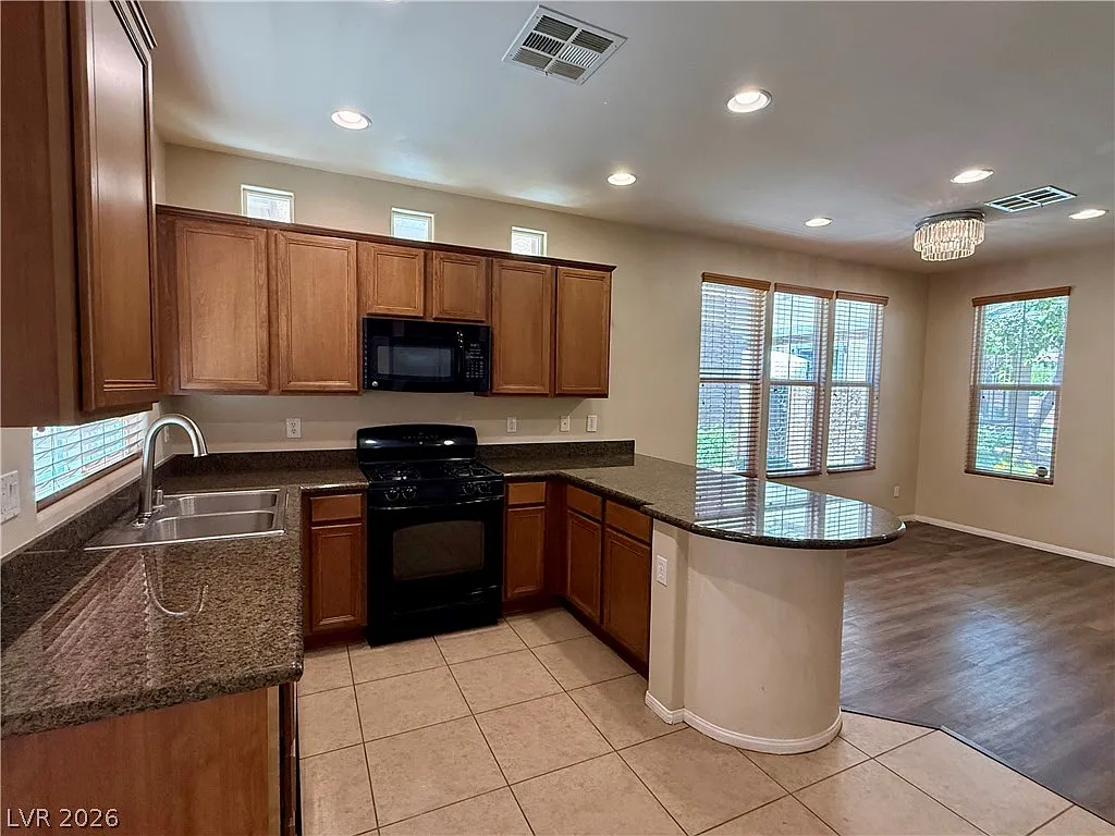 3 bed, 2.5 bath, 1653 sqft, $2,650 — Photo 2