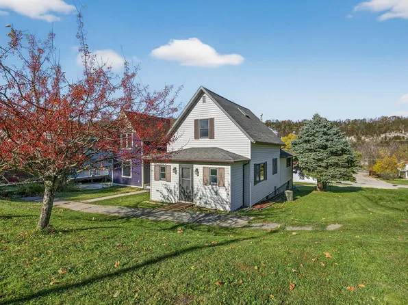 208 Elmwood St E, Lanesboro, MN 55949