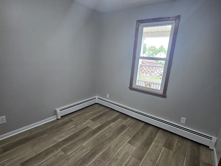 1953 Falls St #3 — Photo 13
