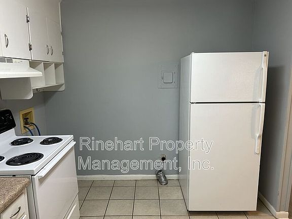 5th image of 1041 Meadow Dr Unit E