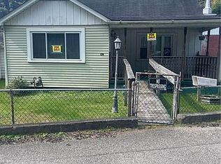 124 Virginia Ave, Smithers, WV 25186