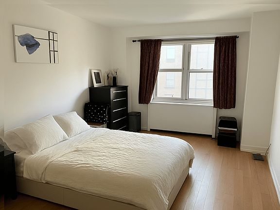 3rd image of 400 E 54th St APT 17D