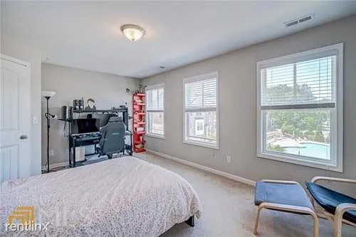 711 Sunset Park Dr — Photo 6
