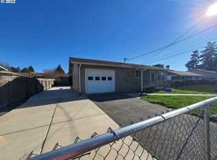 724 2nd St, Brookings, OR 97415