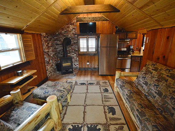 3rd image of 402 Mountainaire Ln