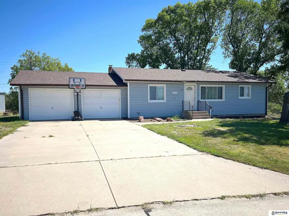 1516 Maple St, Fairbury, NE 68352