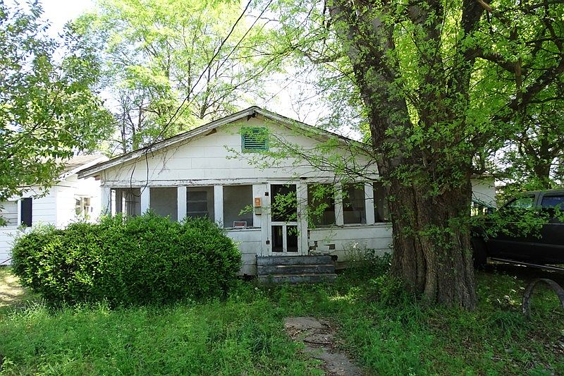 1st image of 311 3rd Ave N