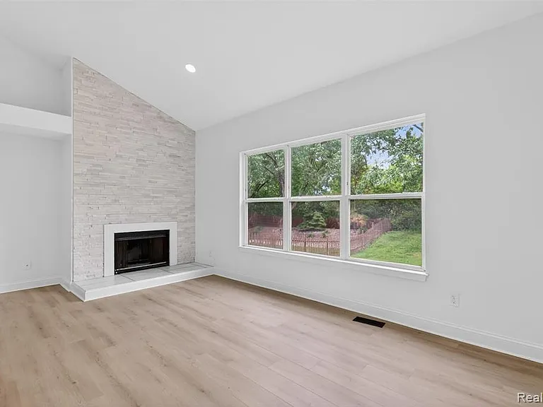 3457 Ashburnam Rd — Photo 19