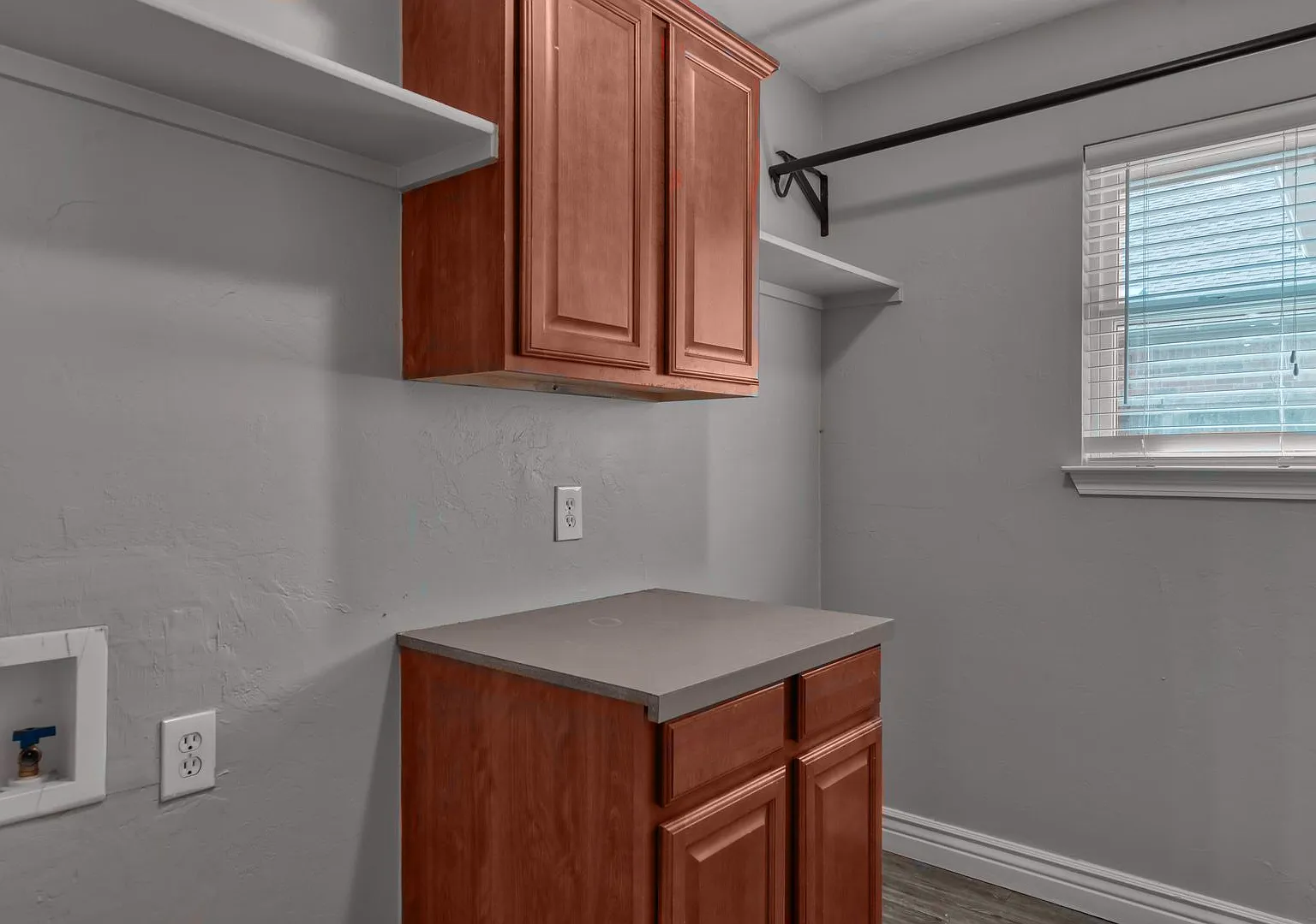 Gorgeous 4 Bed 2.5 Bath in Yukon! — Photo 4