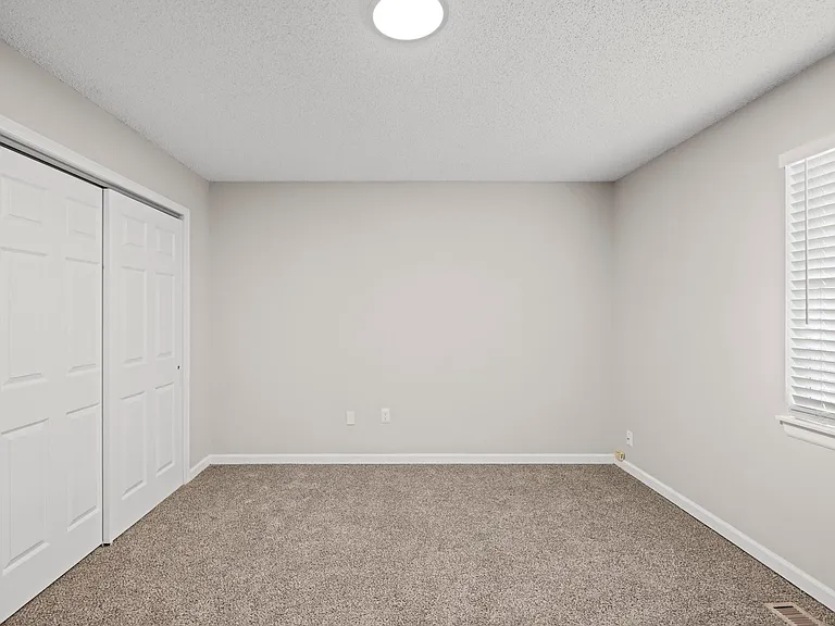 732 NE Barnes Dr #B — Photo 12