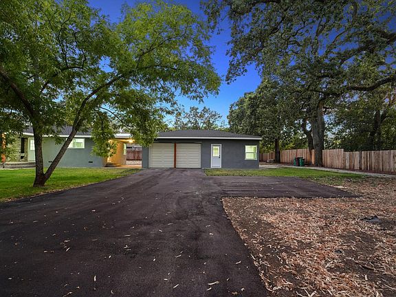 4th image of 703 Verano Avenue