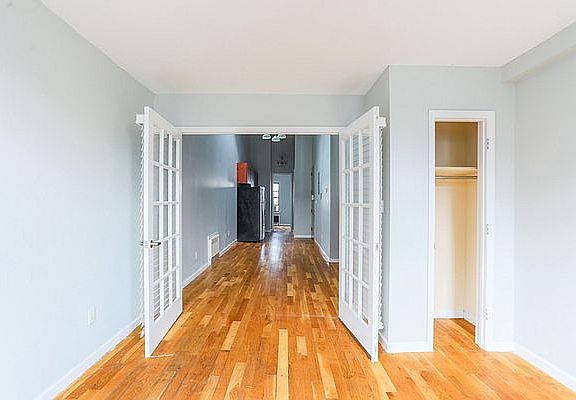 3rd image of 335 Melrose St APT 1