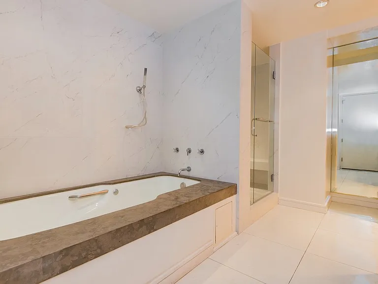 10520 Wilshire Blvd #1004 — Photo 12