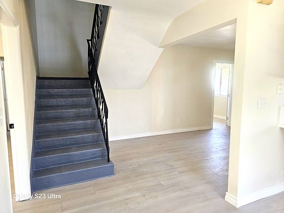 4th image of 1820 Vine St APT A