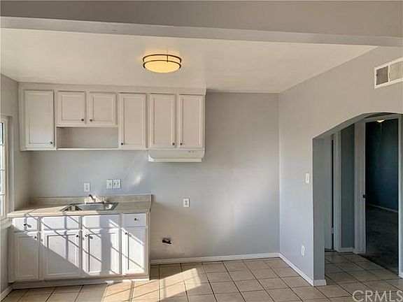 3rd image of 601 W D St #A
