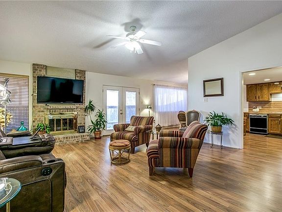 2nd image of 1086 Verbena Dr