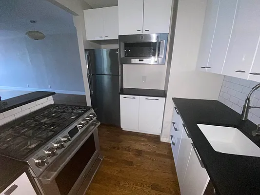 Rented by Premier Metro Realty Corp | media 38