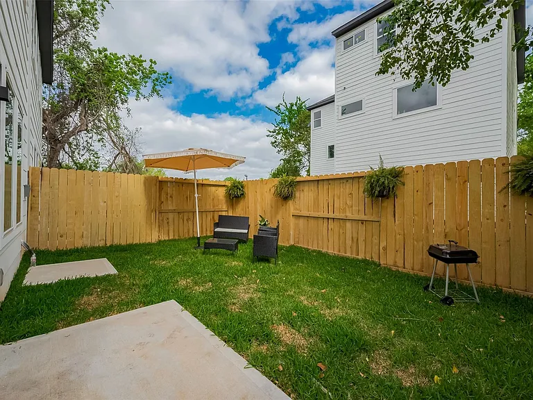 778 Mansfield St — Photo 28