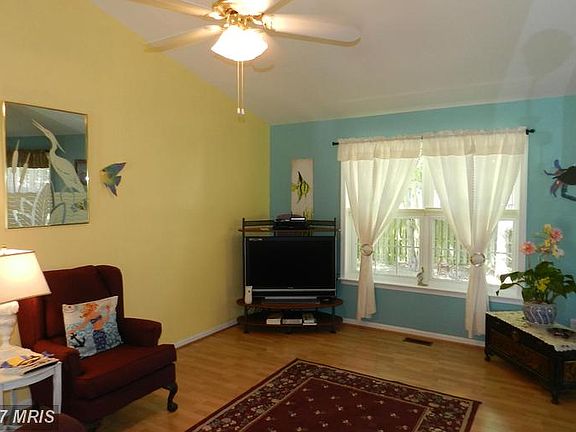 4th image of 213 Meadow Ave
