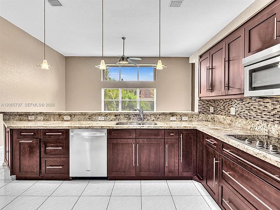 5th image of 11335 Lake Shore Dr