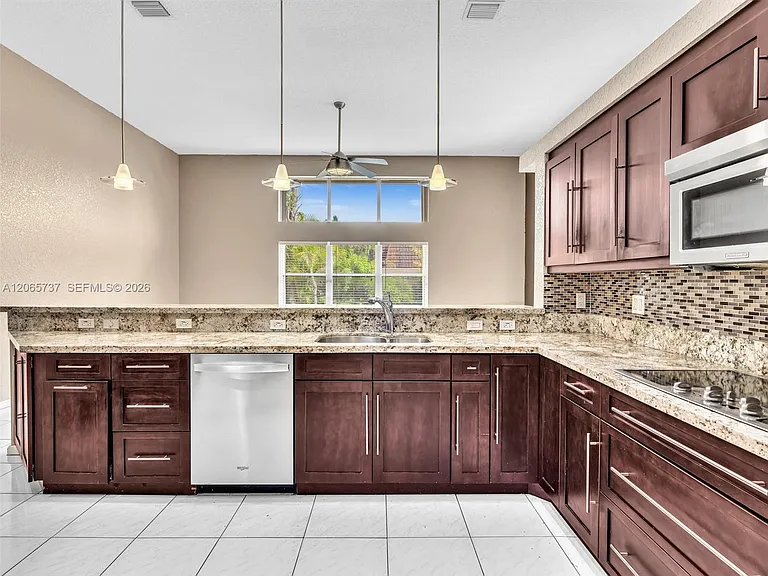 11335 Lake Shore Dr — Photo 5