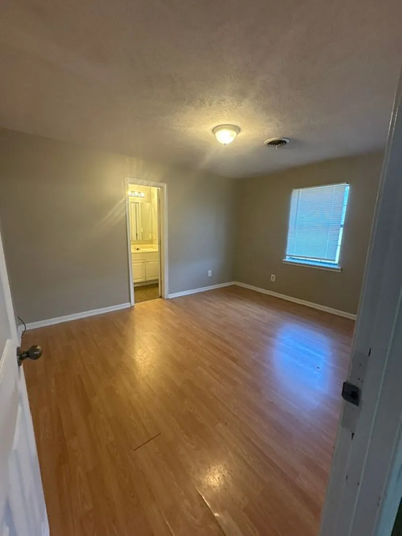 Chesterville Apts — Photo 4