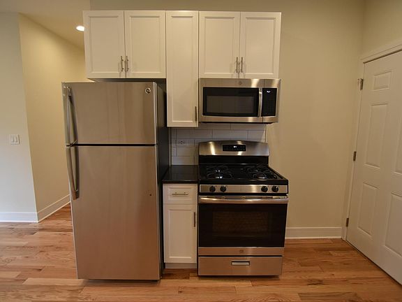 2nd image of 1161 W Lunt Ave #1