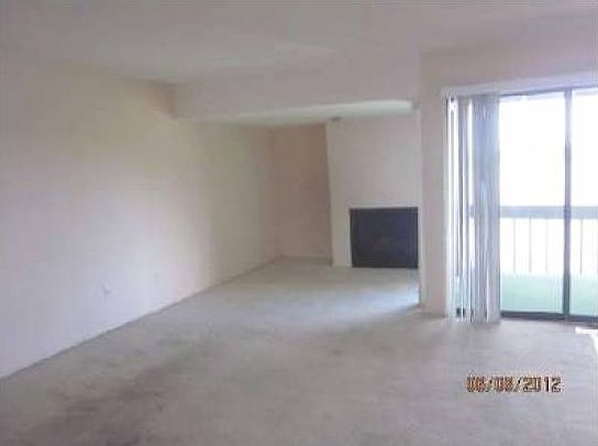 Living room & Fireplace
