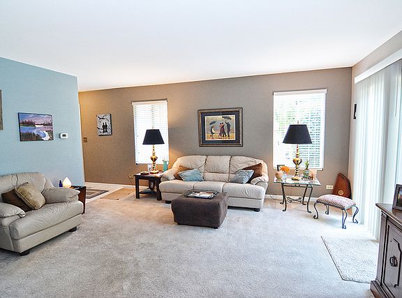 2nd image of 523 Sandhurst Ln #523